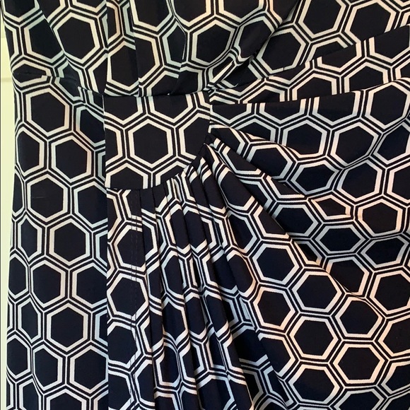 “Connected Apparel” Dress - Picture 5 of 7